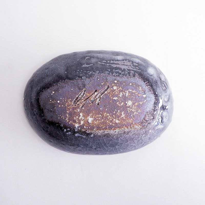 手造りのぬくもりを感じる形状です