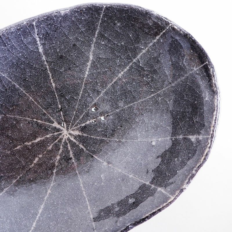 細かな貫入が入り使い込むほどに味わいが深まります