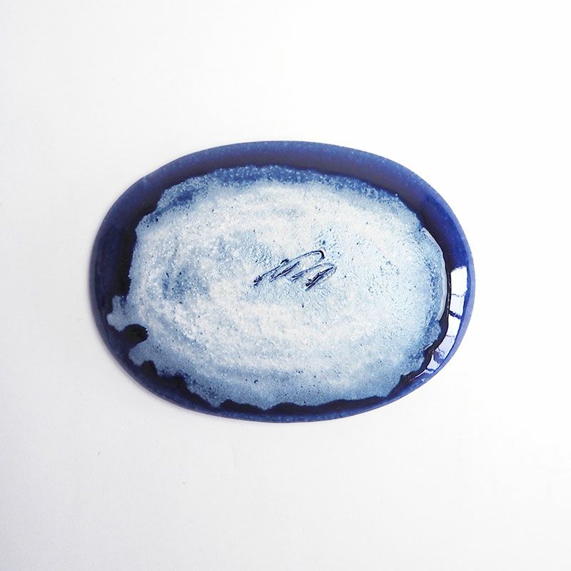 手造りのぬくもりを感じる形状です