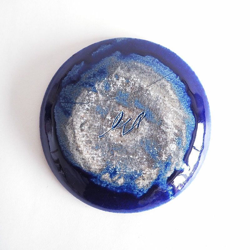 手造りのぬくもりを感じる形状です