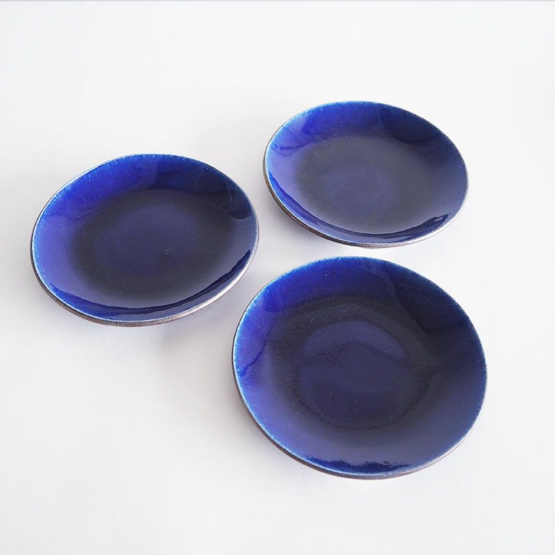 伝統的な手法をモダンな感覚で表現した器です