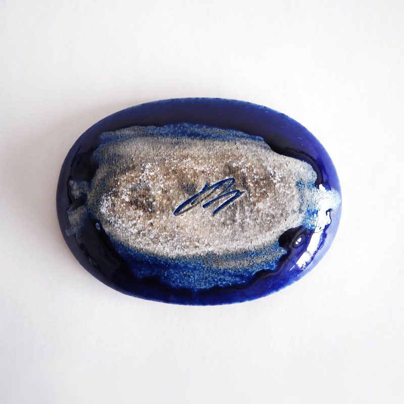 手造りのぬくもりを感じる形状です