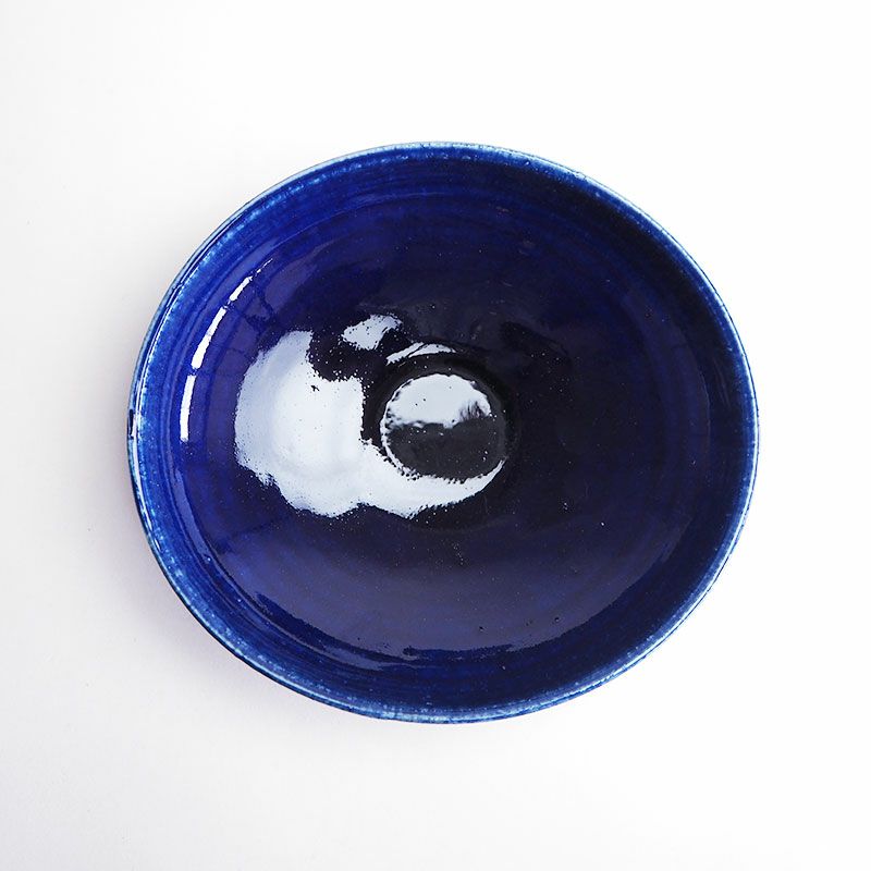 深い透明感のあるルリ釉が印象的です
