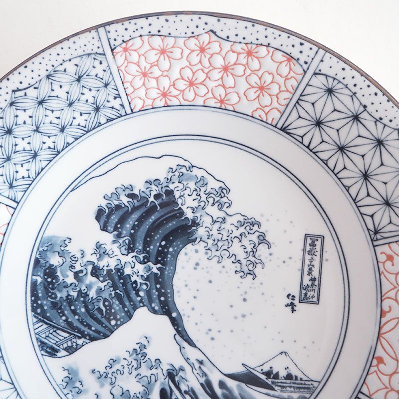 日本独特の風情を感じさせる器です