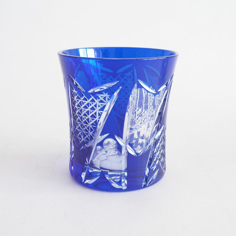 一つ一つ丁寧に手仕事で作られています