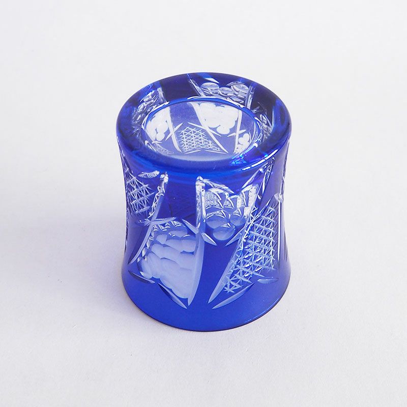 透明感と光沢性に優れた美しいグラスです