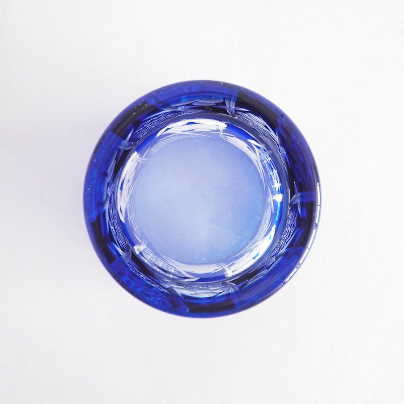 透明感と光沢性に優れた美しいグラスです