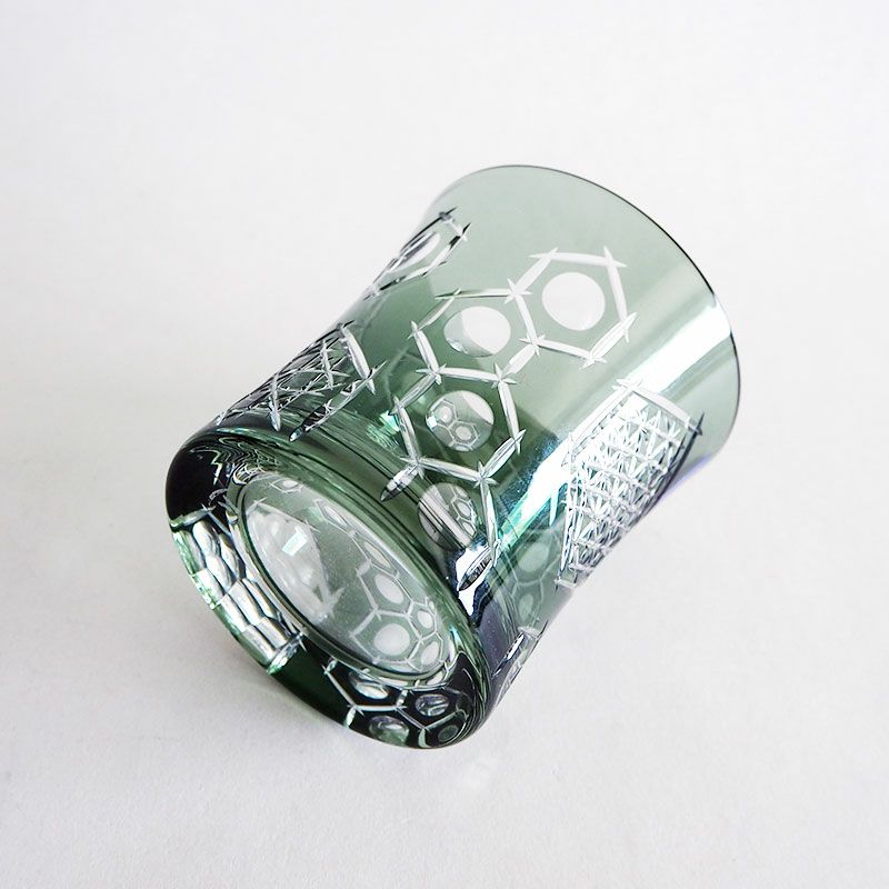 透明感と光沢性に優れた美しいグラスです