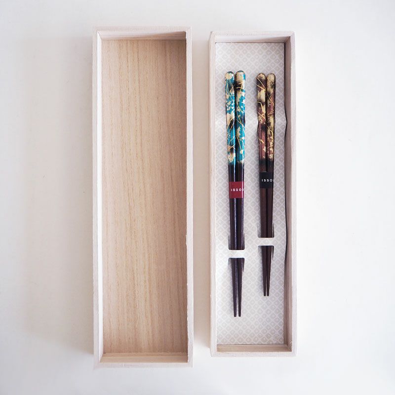 青と赤の金彩箸をペアセットにしました