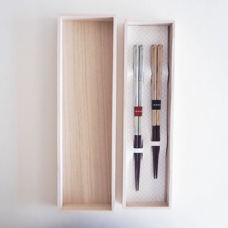 桐箱付きで贈り物にもおすすめです