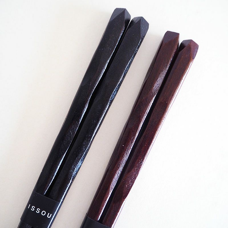 ナチュラルな素材を生かした表面加工です