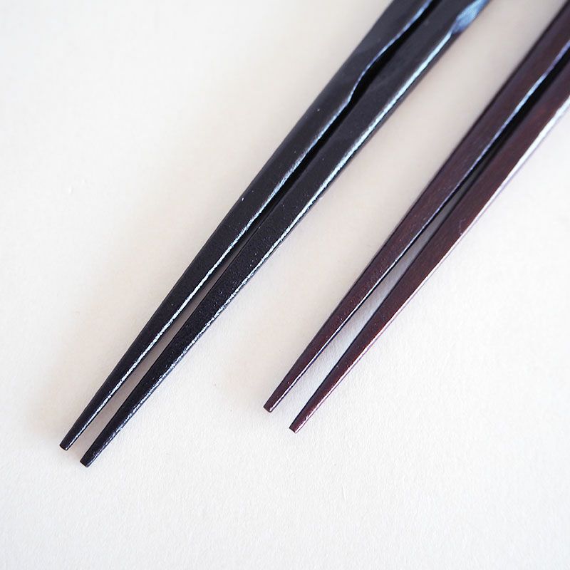 細く摘まみやすい箸先です