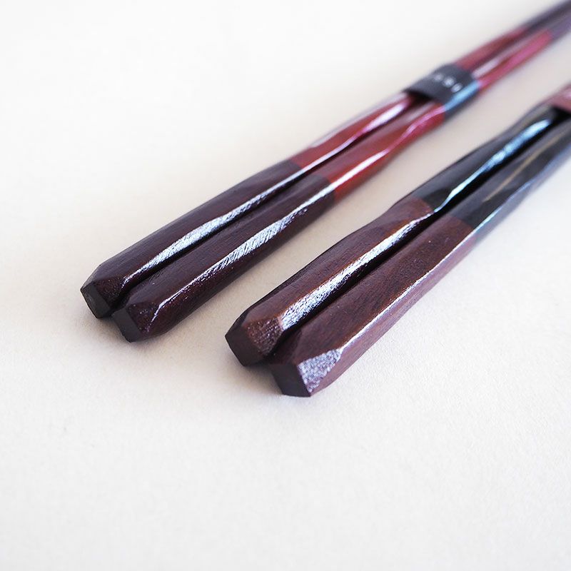 切り出した装飾が力強さと美しさを現しています