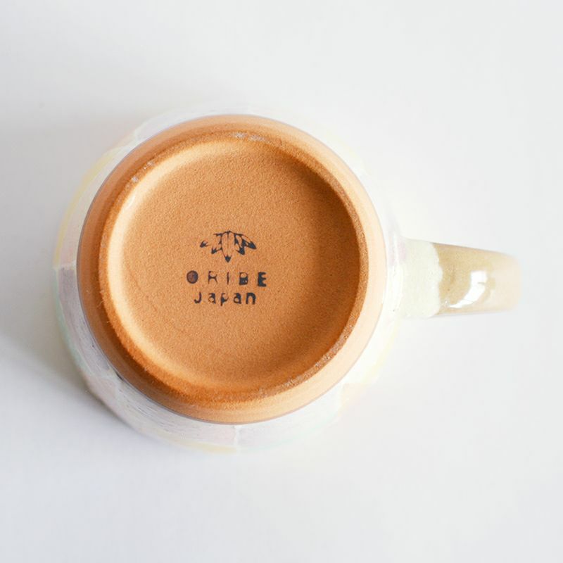 高台の素焼きがアクセントになっています