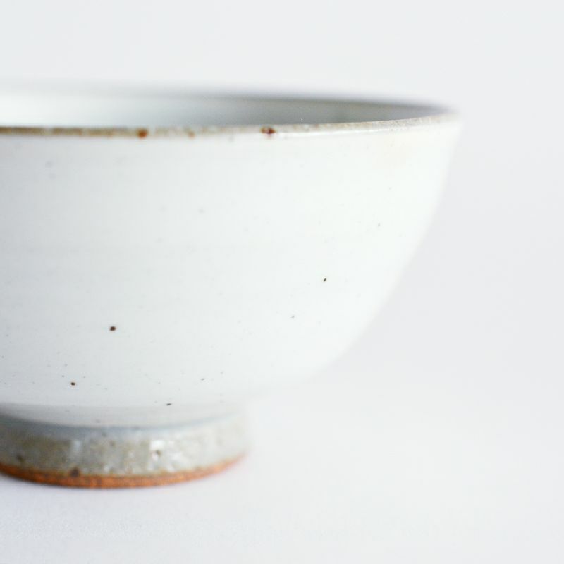 手に馴染シンプルな形状です