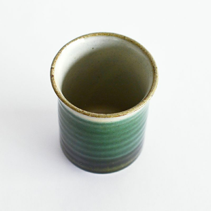 口縁のラインがアクセントです