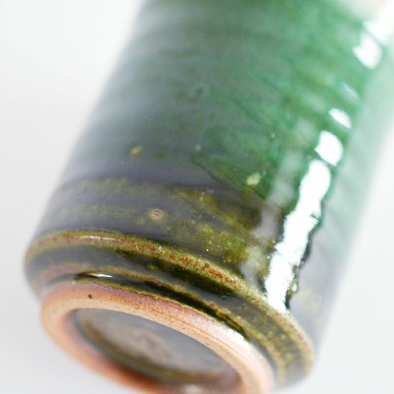 窯変による色合いが味わい深い表情を出しています