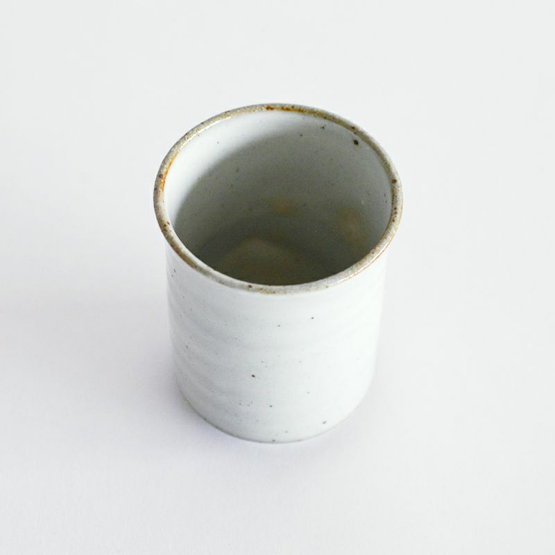 口縁のラインがアクセントになっています