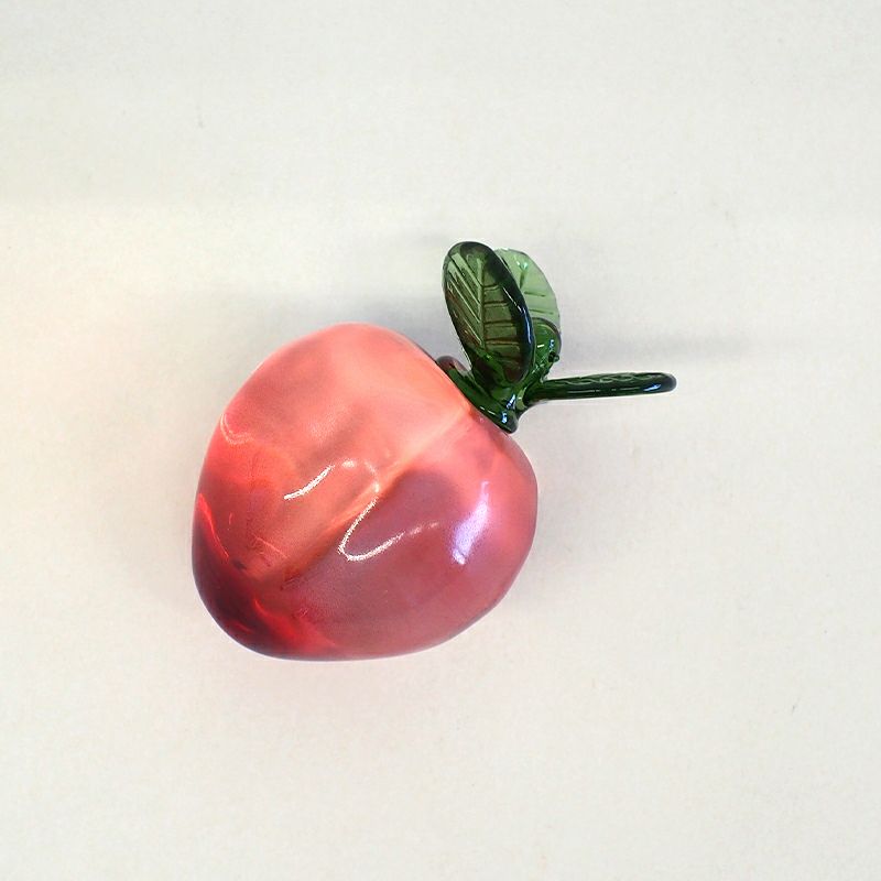 透明感のある涼しげなフルーツです