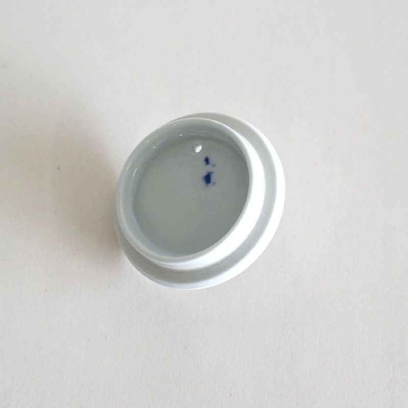 裏には窯元の印が入っています