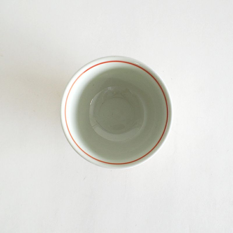 上から見ると赤線がアクセントに入っています