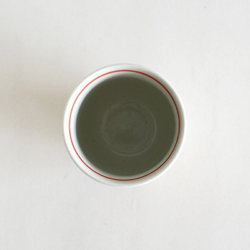 上から見ると赤線がアクセントに入っています