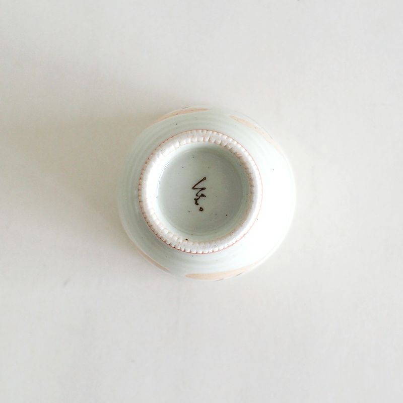 裏には窯元の印が入っています