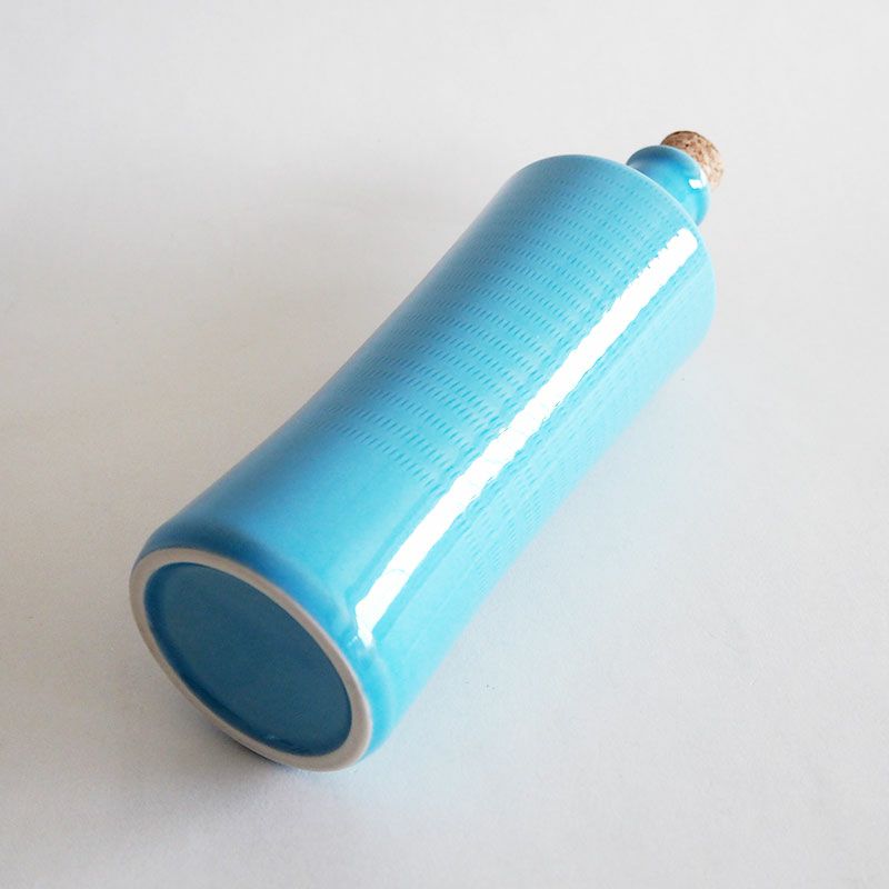 ラジウム鉱石により、一昼夜置くことでまろやかな味わいにしてくれます