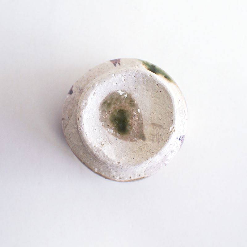 美濃焼らしさを感じる緑釉が印象的