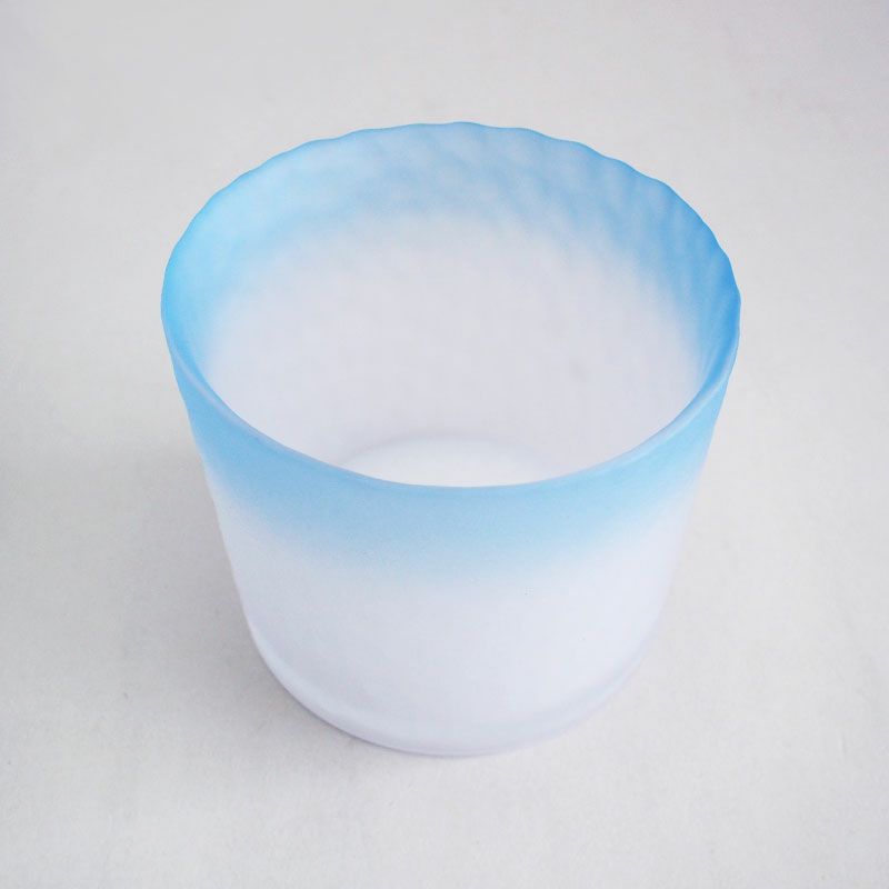 霧がかったような青のグラデーションが美しい