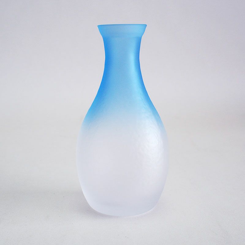 霧がかったような青のグラデーションが美しい