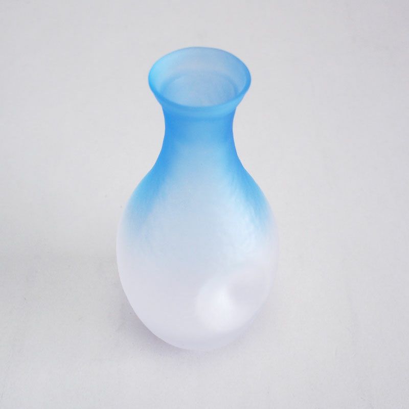 お酒の風味を逃さない独特な形状です