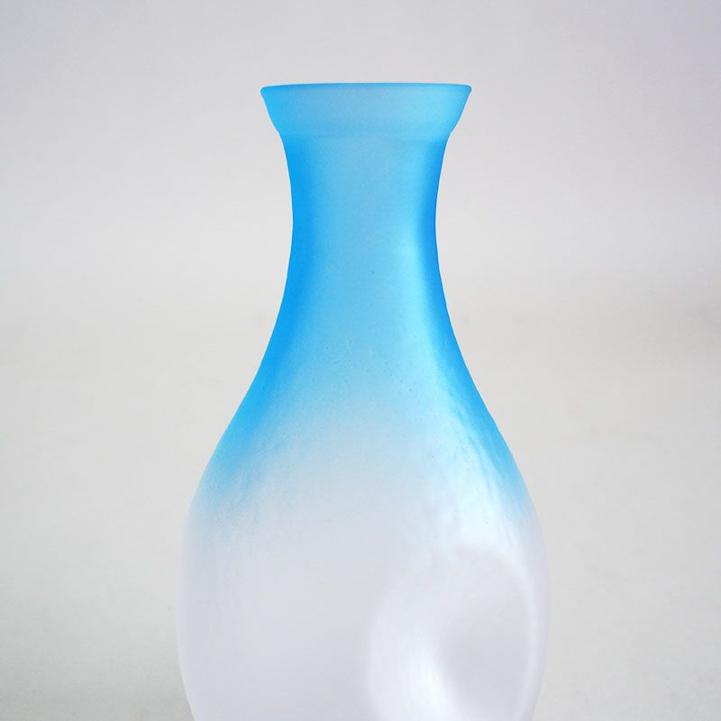 冷酒をより冷たく感じさせる色合い