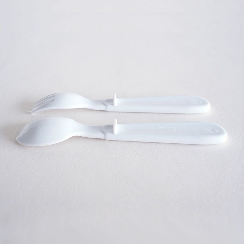 先がテーブルに着かない台座が付いています