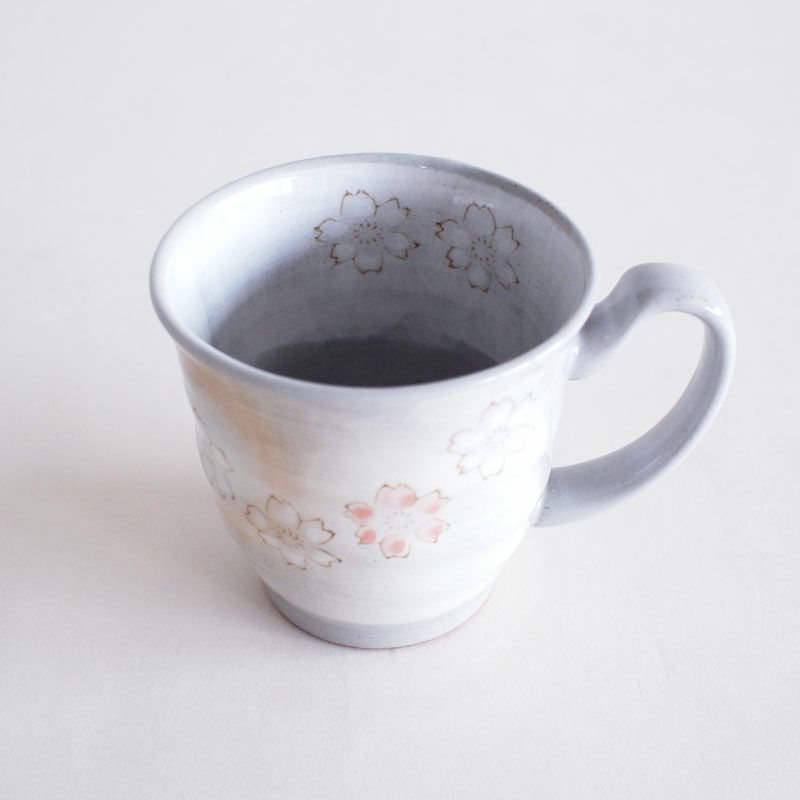 淡い色合いがやさしいマグカップです