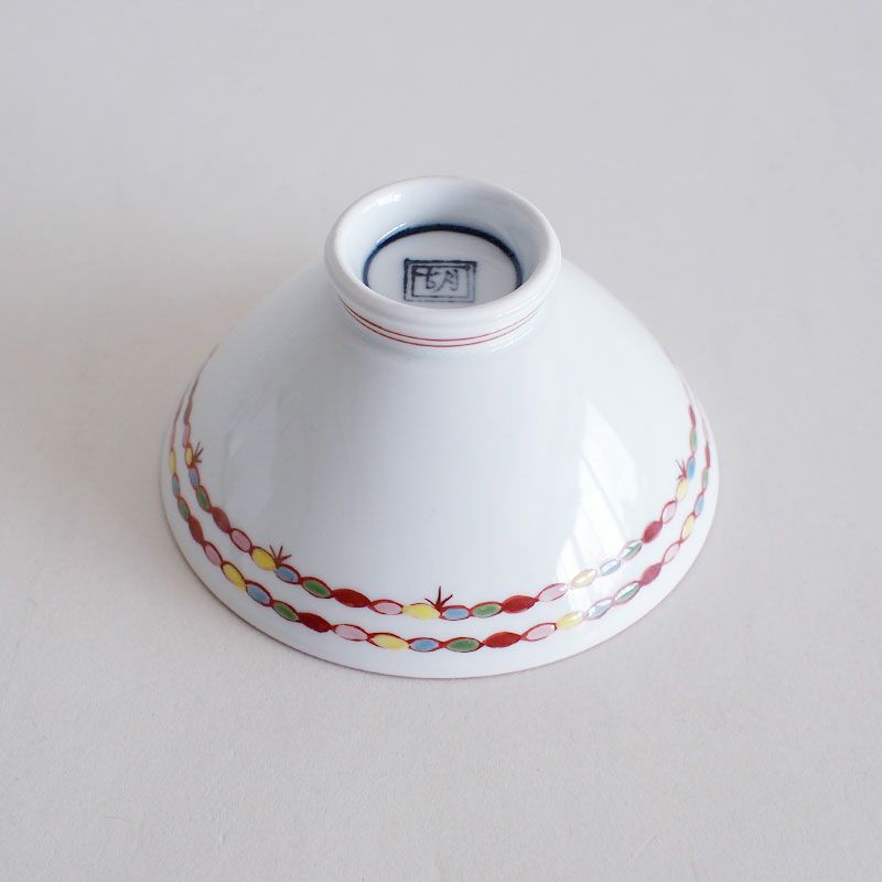 手に収まり持ちやすいご飯茶碗です