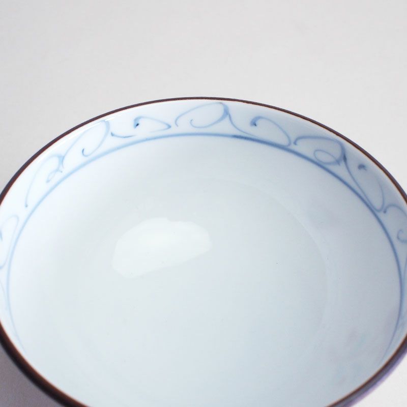 手に馴染みやすく、軽量に作られています