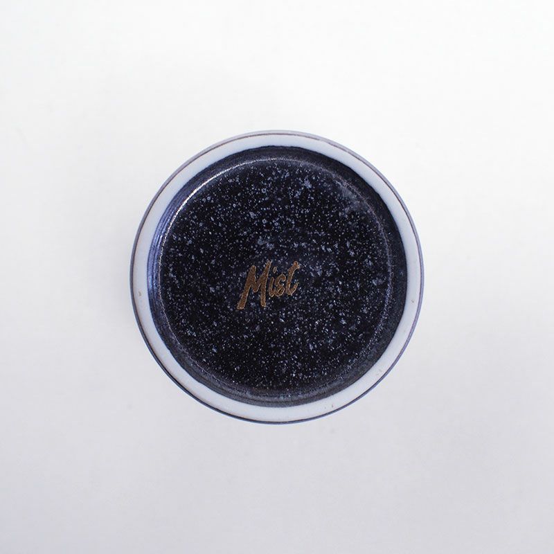 有田焼の窯元である陶悦窯の裏印が入っています