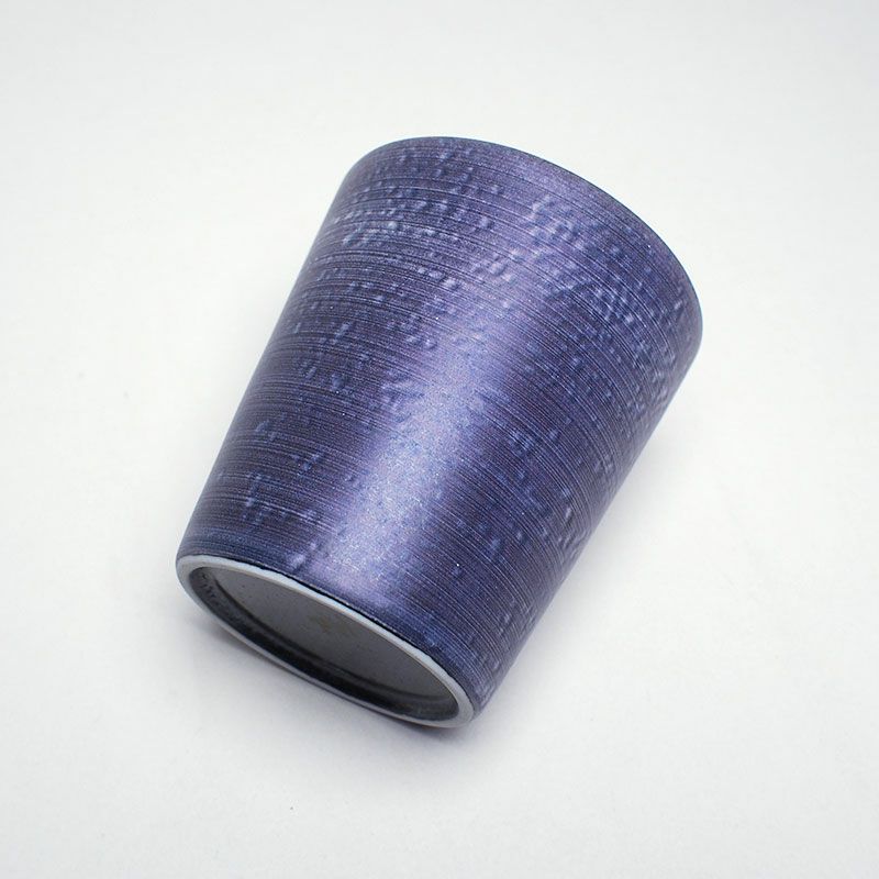 マットな質感でミスト（霧）のような風合いです