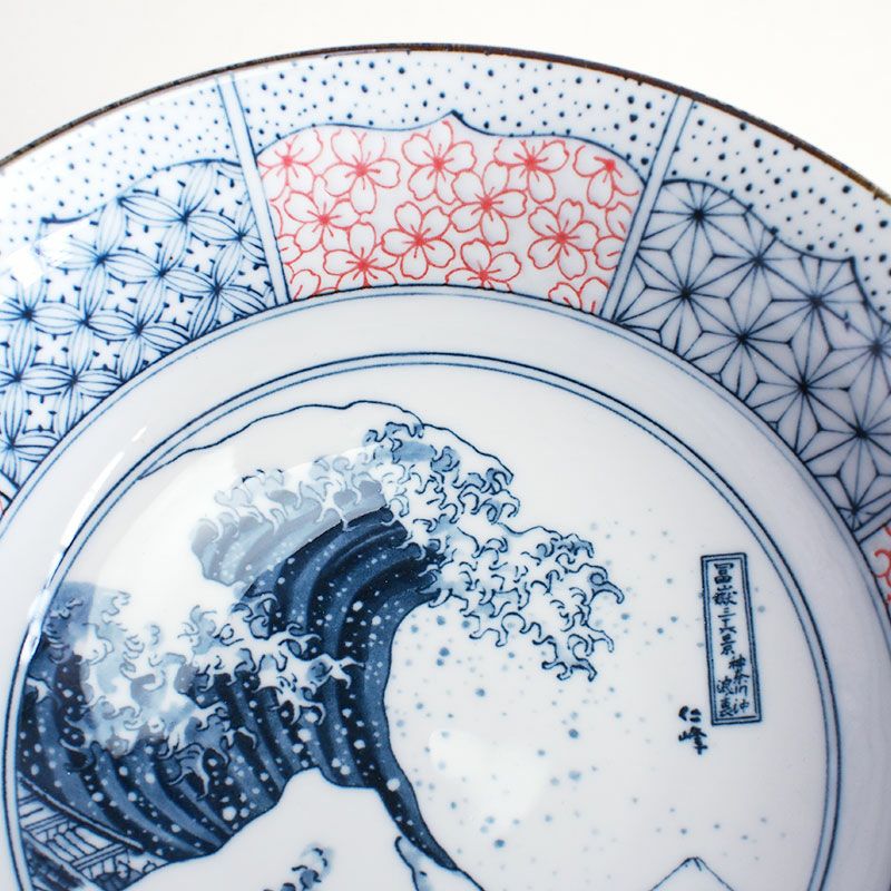 紋様部分は釉薬をはじき立体感を出しています