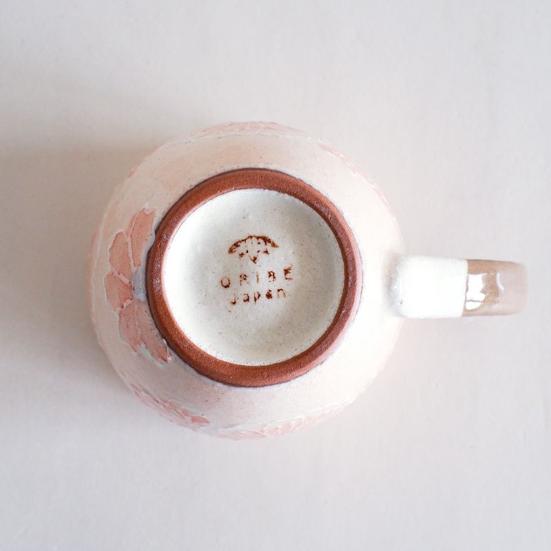 織部オリジナルのマグカップです