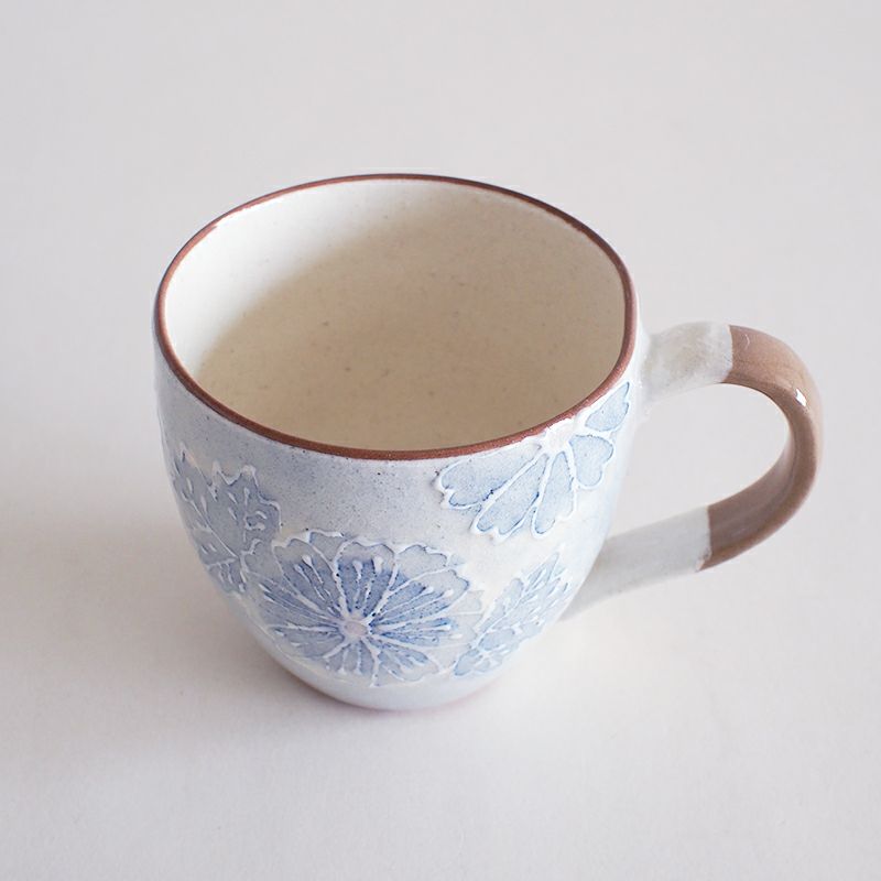 口縁に引かれたラインが器を引き締めます