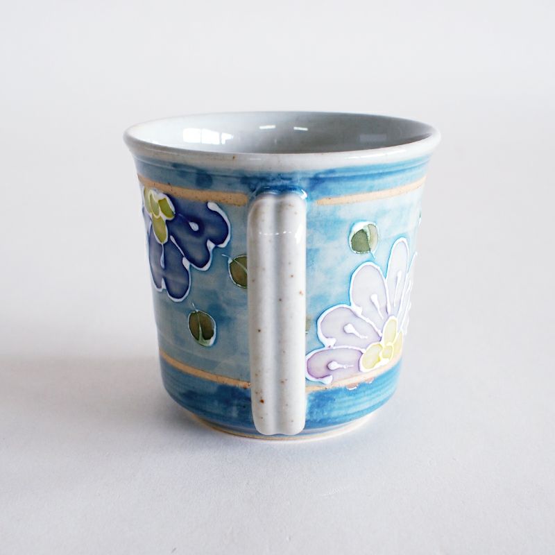 手作りの風合いがやさしいマグです