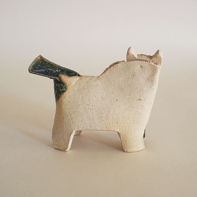 ひとつひとつ手作りのため、表情などに違いがあります