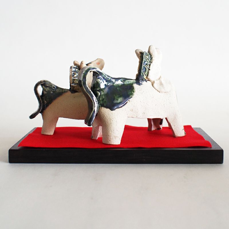 午は力強く駆ける馬の姿から、発展や成功を導くと信じられています