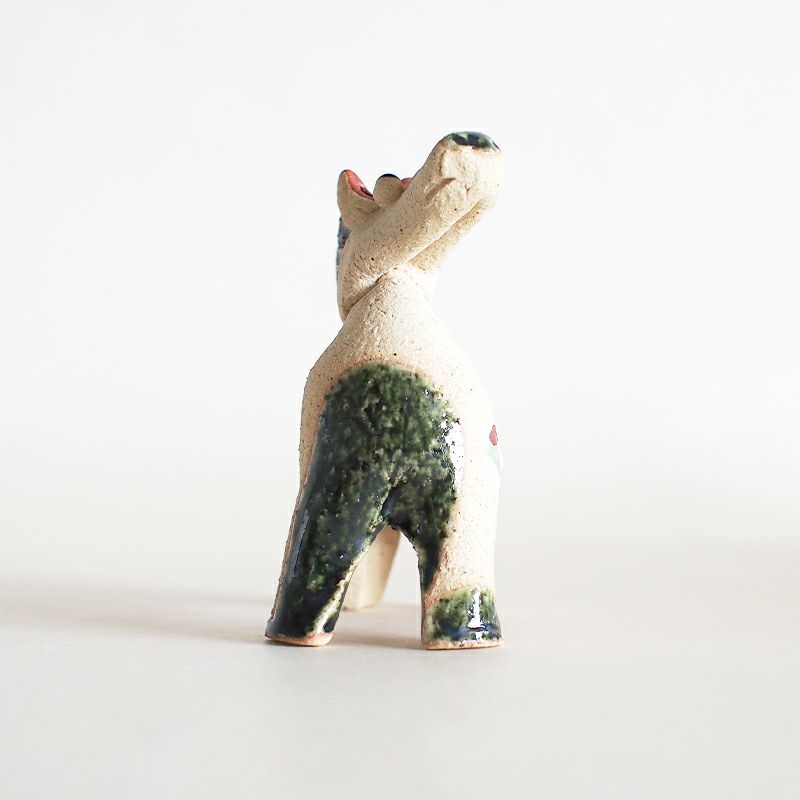 織部のみどりが鮮やかな干支の置物です