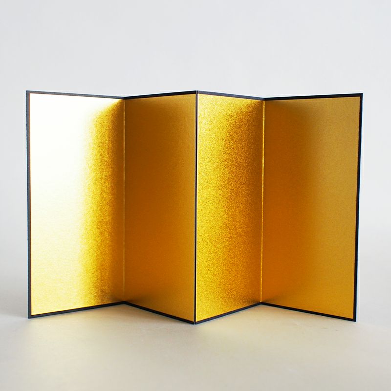 金の屏風がついています