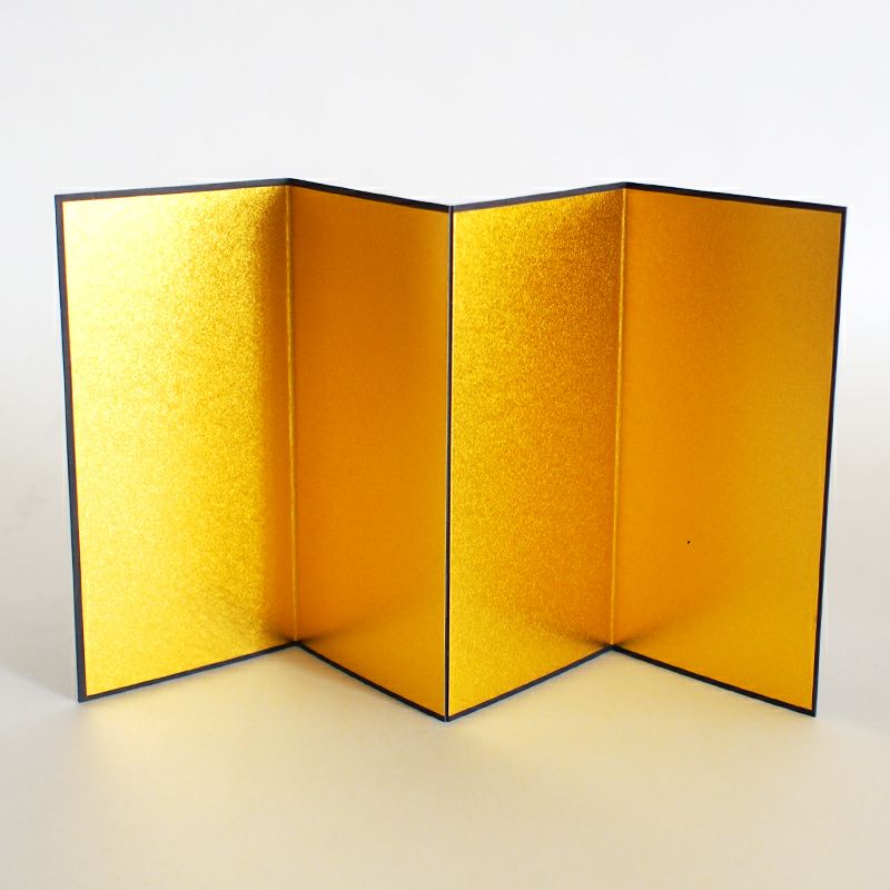 屏風がついています