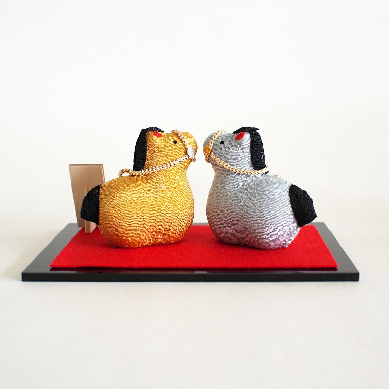 おめでたい新年の門出を迎えてくれます