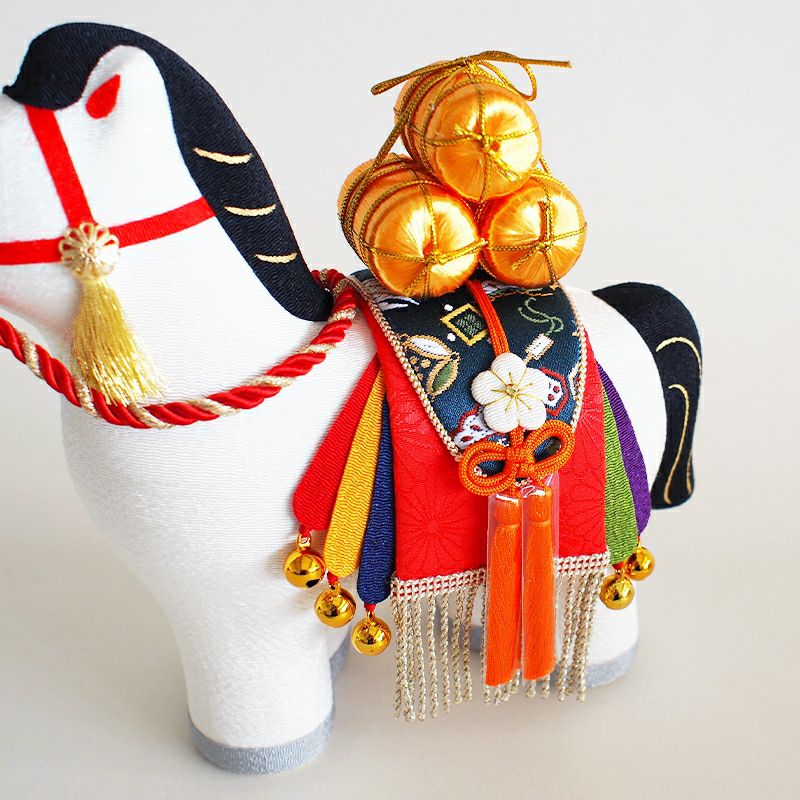 「吉祥縁起」の名の通り、縁起の良いモチーフを組み合わせて作られており、福を呼ぶとされています